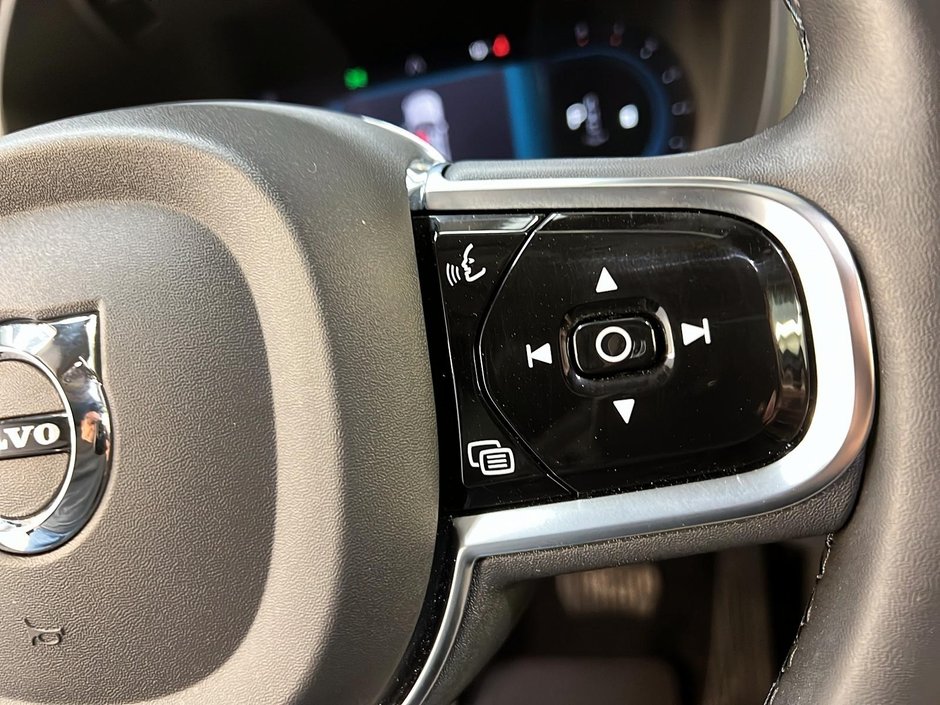 Volvo XC60 B6 PLUS CUIR TOIT PANO NAV 4RM 2023-21