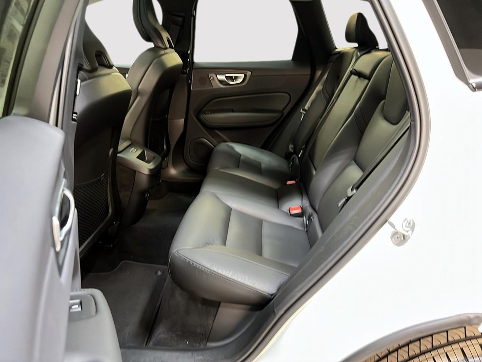 Volvo XC60 B6 PLUS DARK CUIR TOIT PANO NAV 4RM 2023-8
