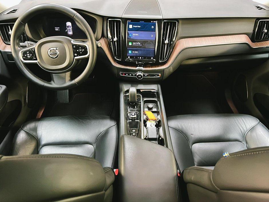 Volvo XC60 B6 PLUS DARK CUIR TOIT PANO NAV 4RM 2023-11
