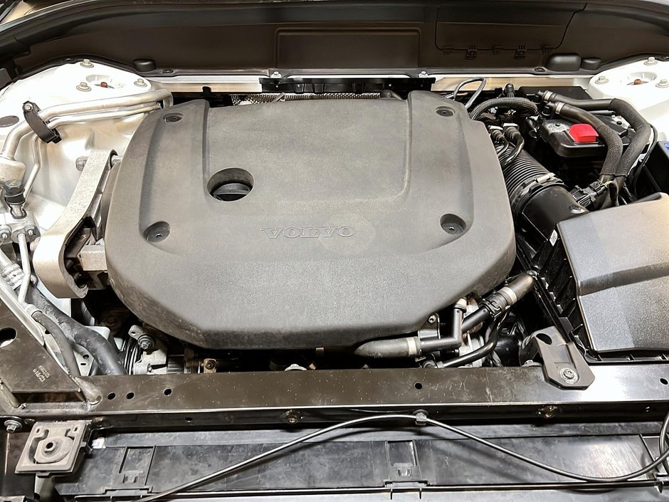 Volvo XC60 B6 PLUS DARK CUIR TOIT PANO NAV 4RM 2023-12