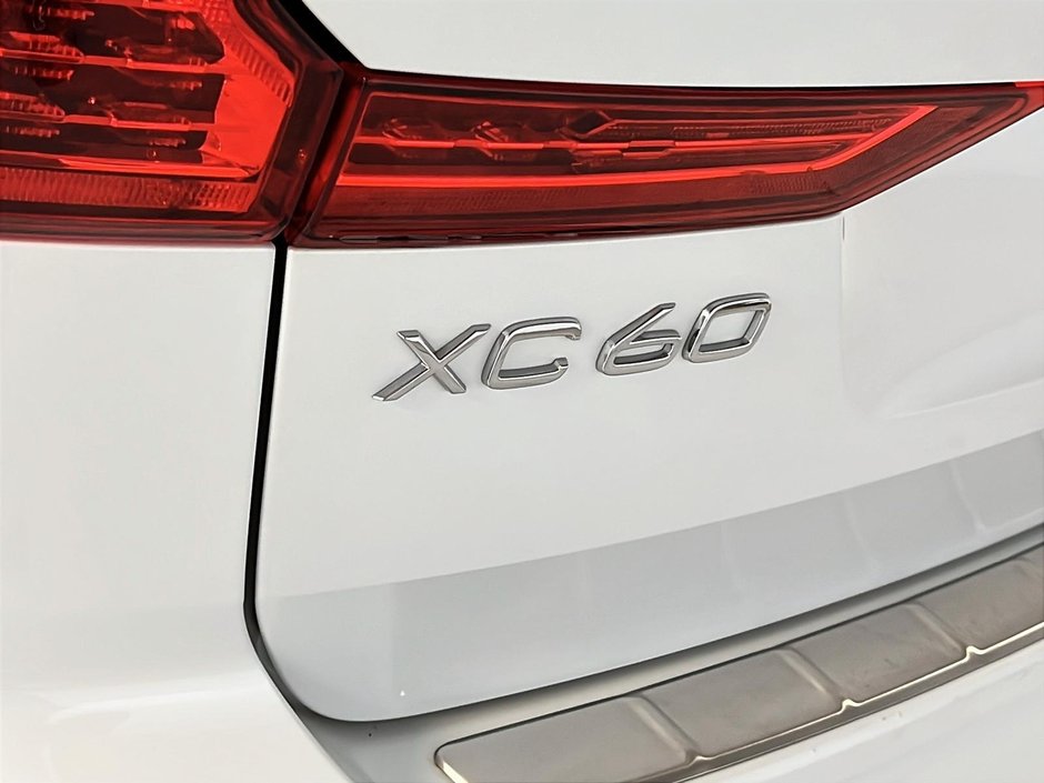 Volvo XC60 B6 PLUS DARK CUIR TOIT PANO NAV 4RM 2023-28