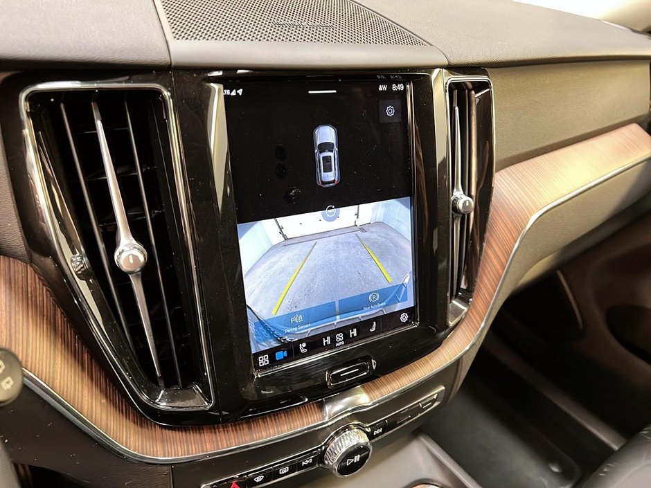 Volvo XC60 B6 PLUS DARK CUIR TOIT PANO NAV 4RM 2023-18
