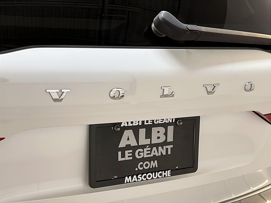 Volvo XC60 B6 PLUS DARK CUIR TOIT PANO NAV 4RM 2023-29