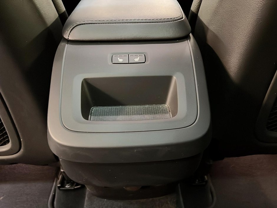 Volvo XC60 B6 PLUS DARK CUIR TOIT PANO NAV 4RM 2023-10