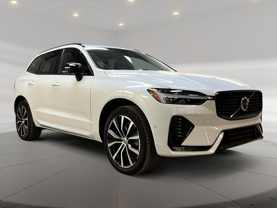 Volvo XC60 B6 PLUS DARK CUIR TOIT PANO NAV 4RM 2023-2