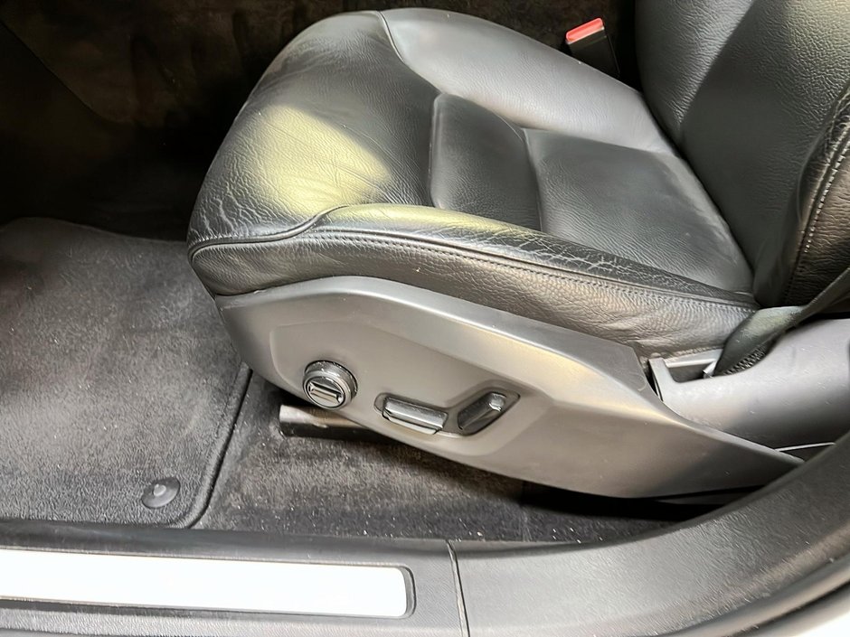 Volvo XC60 B6 PLUS DARK CUIR TOIT PANO NAV 4RM 2023-26