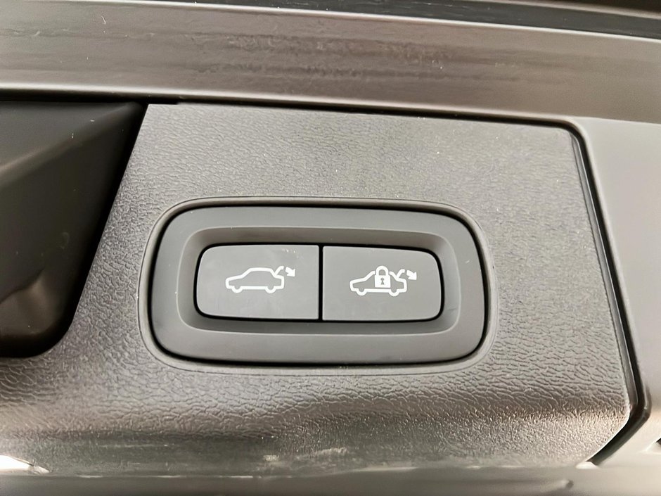 Volvo XC60 B6 PLUS DARK CUIR TOIT PANO NAV 4RM 2023-14