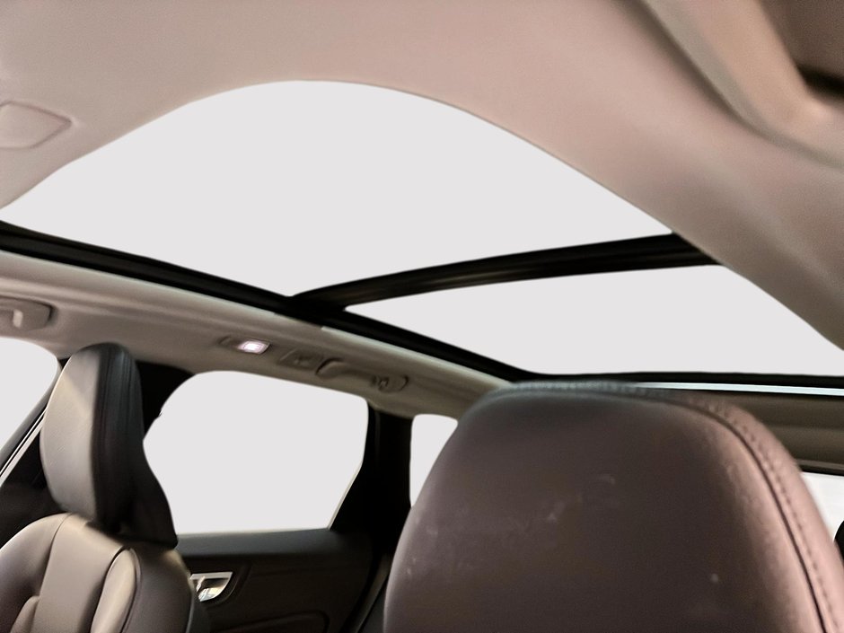 Volvo XC60 B6 PLUS DARK CUIR TOIT PANO NAV 4RM 2023-9