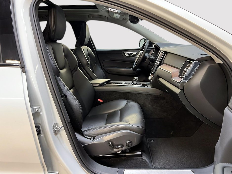 Volvo XC60 B6 PLUS DARK CUIR TOIT PANO NAV 4RM 2023-7
