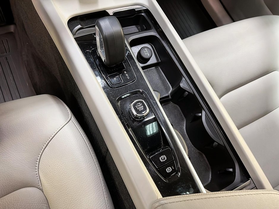2023 Volvo XC60 T8 RECHARGE PLUS CUIR TOIT PANO NAV 4RM-12