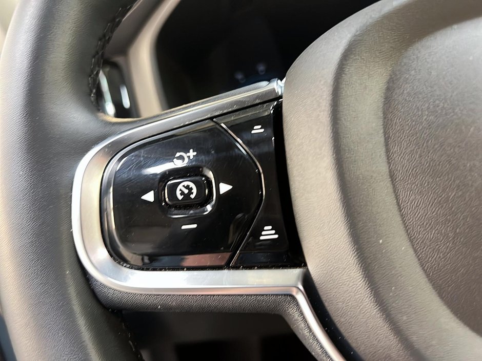 Volvo XC60 B6 ULTIMATE CUIR TOIT PANO NAV 4RM 2023-22