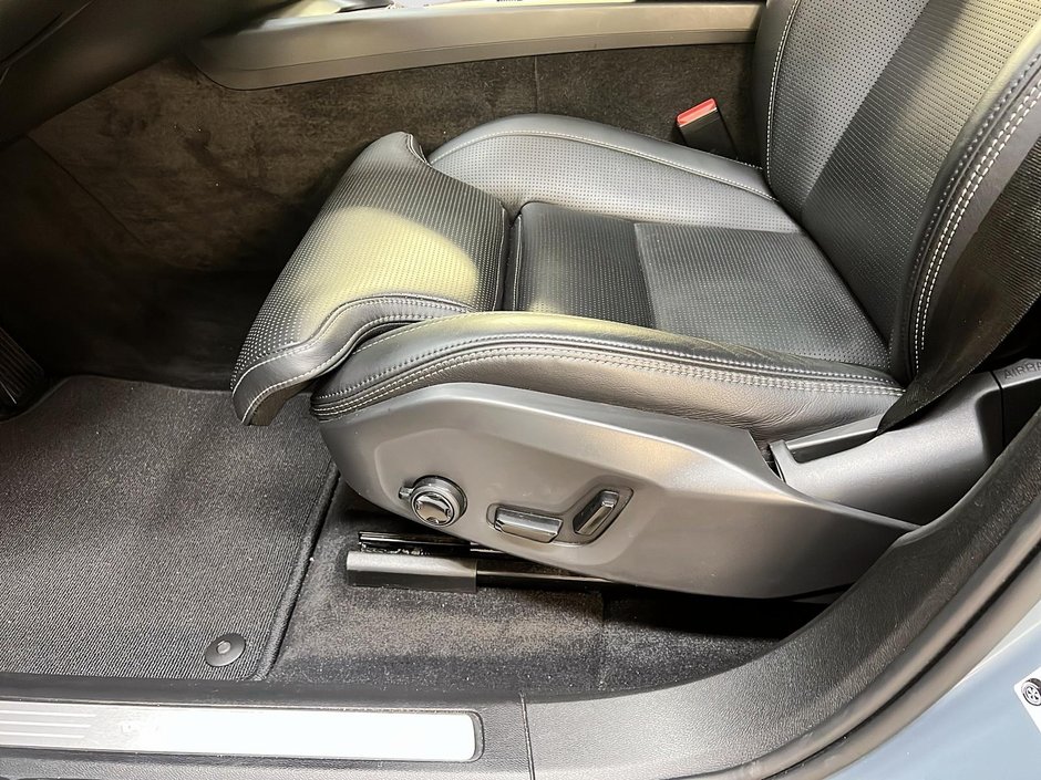 Volvo XC60 B6 ULTIMATE CUIR TOIT PANO NAV 4RM 2023-26