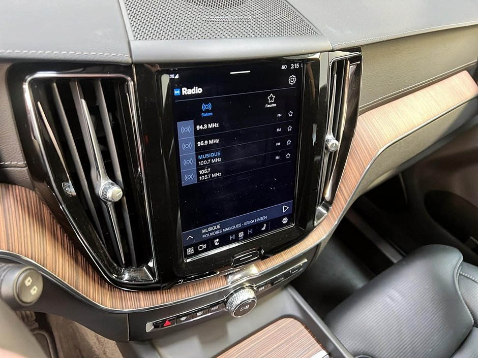 Volvo XC60 B6 ULTIMATE CUIR TOIT PANO NAV 4RM 2023-17