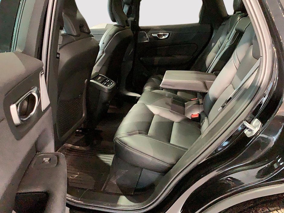 Volvo XC60 B6 ULTIMATE CUIR TOIT PANO NAV 4RM 2023-16