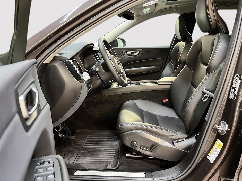 Volvo XC60 B6 CORE CUIR TOIT PANO NAV 4RM 2023-6
