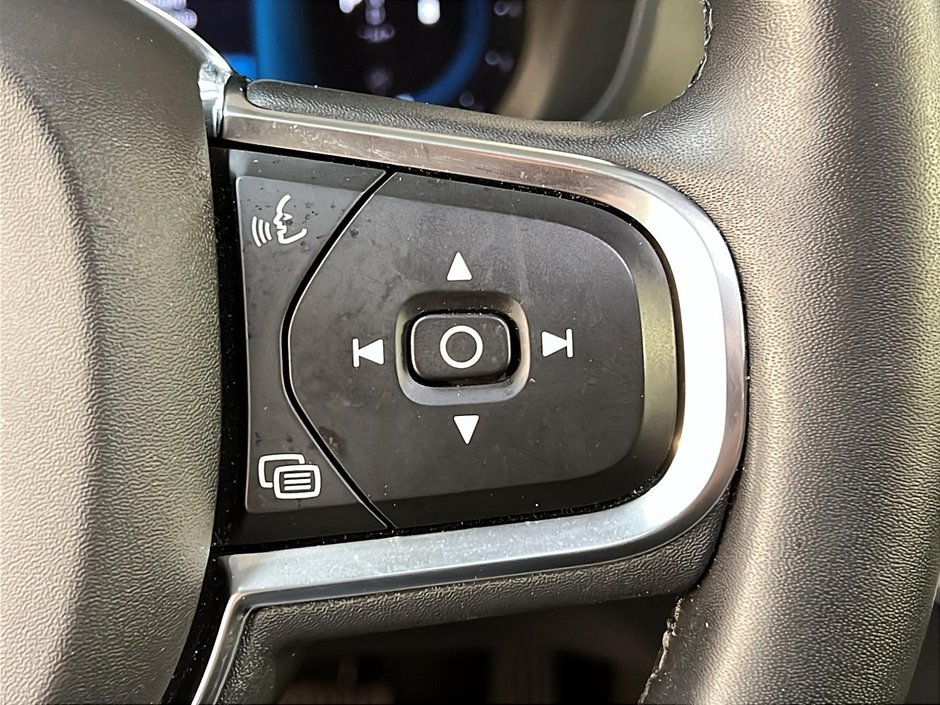 Volvo XC60 B6 CORE CUIR TOIT PANO NAV 4RM 2023-21