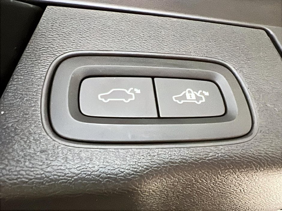 Volvo XC60 B6 CORE CUIR TOIT PANO NAV 4RM 2023-14