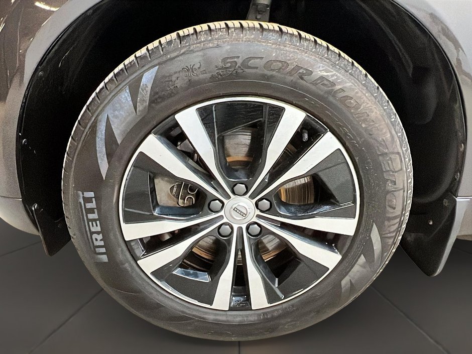 Volvo XC60 B6 CORE CUIR TOIT PANO NAV 4RM 2023-31