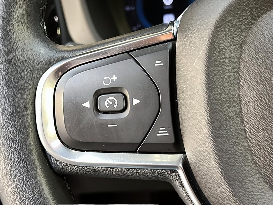 Volvo XC60 B6 CORE CUIR TOIT PANO NAV 4RM 2023-22