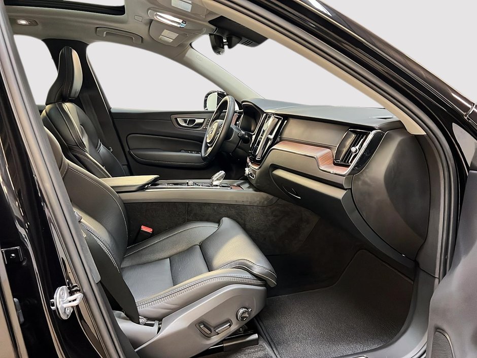 Volvo XC60 B5 ULTIMATE CUIR TOIT PANO NAV 4RM 2024-7
