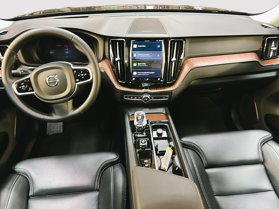 Volvo XC60 B5 ULTIMATE CUIR TOIT PANO NAV 4RM 2024-10