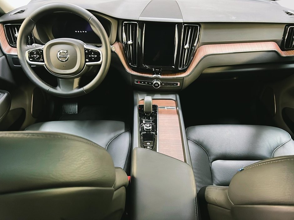 Volvo XC60 B5 PLUS CUIR TOIT PANO NAV 4RM 2024-11