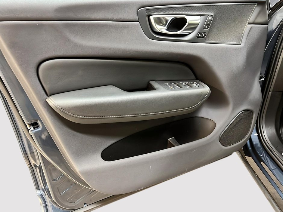 Volvo XC60 B5 PLUS CUIR TOIT PANO NAV 4RM 2024-25