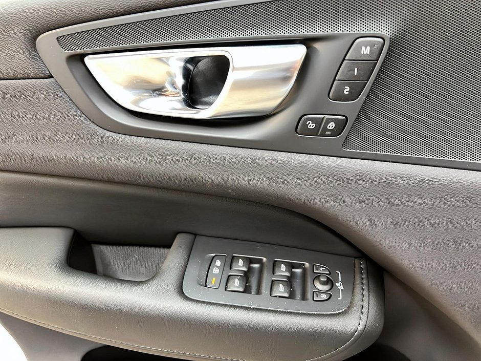 Volvo XC60 B5 PLUS CUIR TOIT PANO NAV 4RM 2024-24
