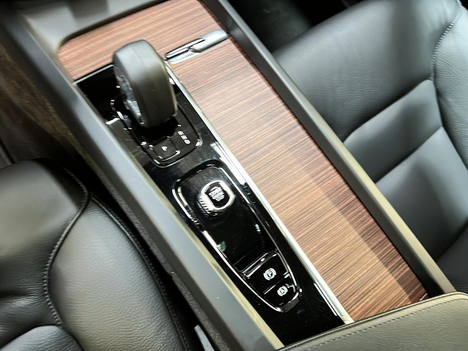 Volvo XC60 B5 PLUS CUIR TOIT PANO NAV 4RM 2024-15