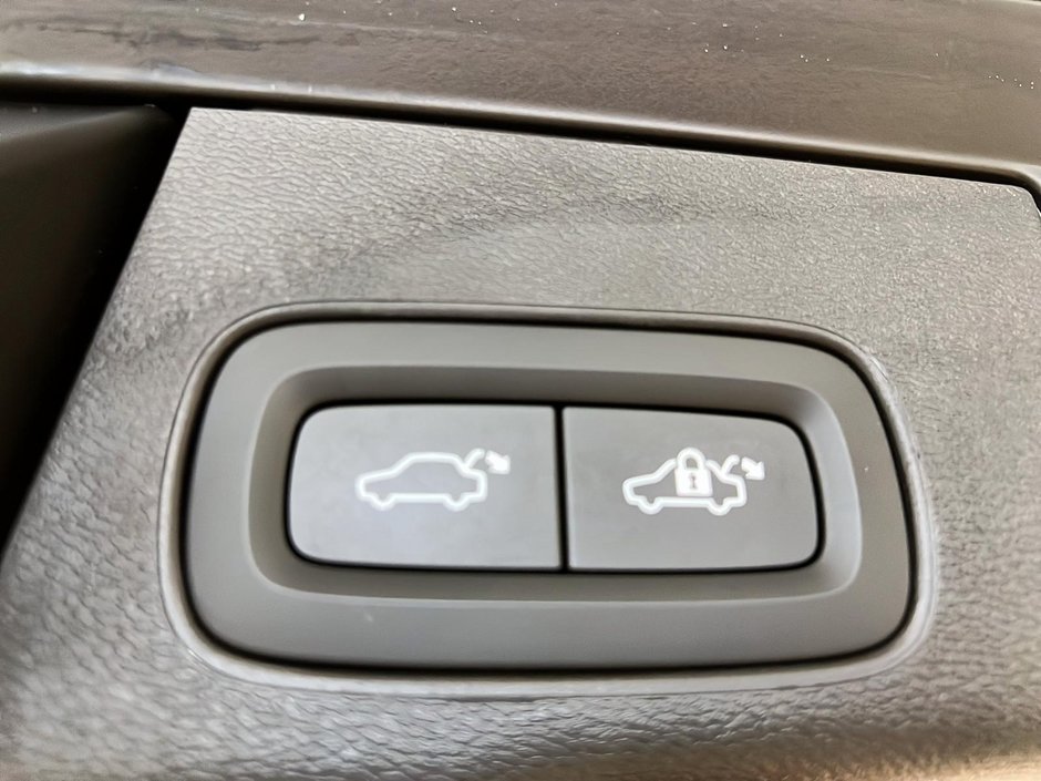 Volvo XC60 B5 PLUS CUIR TOIT PANO NAV 4RM 2024-14