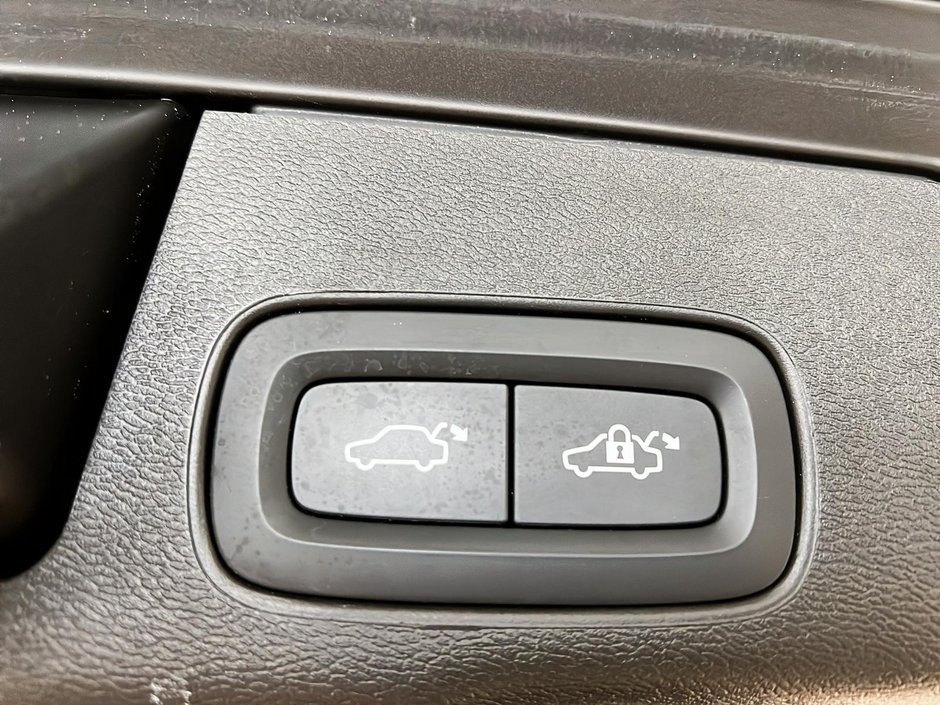 Volvo XC60 B5 PLUS DARK CUIR TOIT PANO NAV 4RM 2024-14