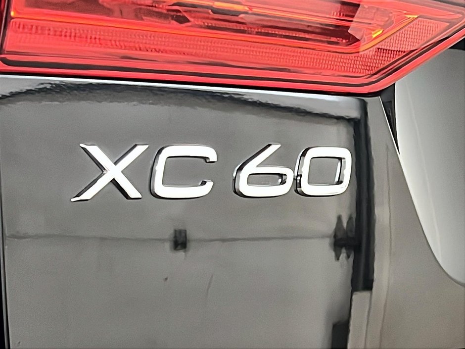 Volvo XC60 B5 PLUS DARK CUIR TOIT PANO NAV 4RM 2024-27