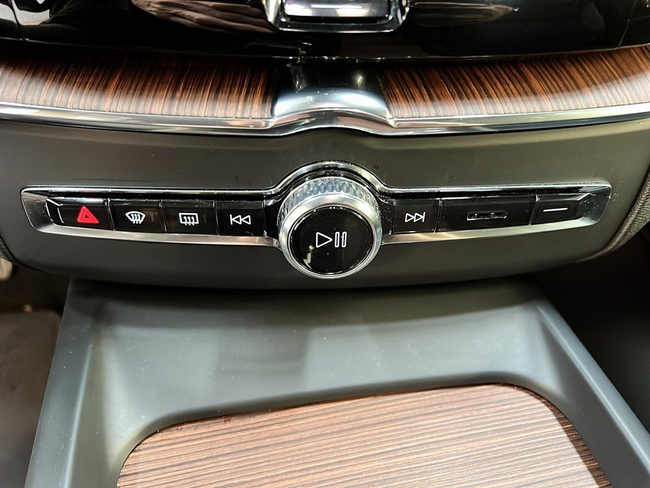 Volvo XC60 B5 PLUS DARK CUIR TOIT PANO NAV 4RM 2024-16