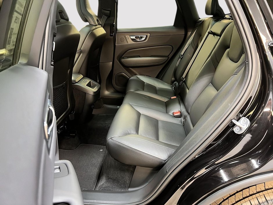 Volvo XC60 B5 PLUS DARK CUIR TOIT PANO NAV 4RM 2024-8