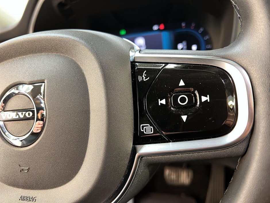 Volvo XC60 B5 PLUS DARK CUIR TOIT PANO NAV 4RM 2024-21