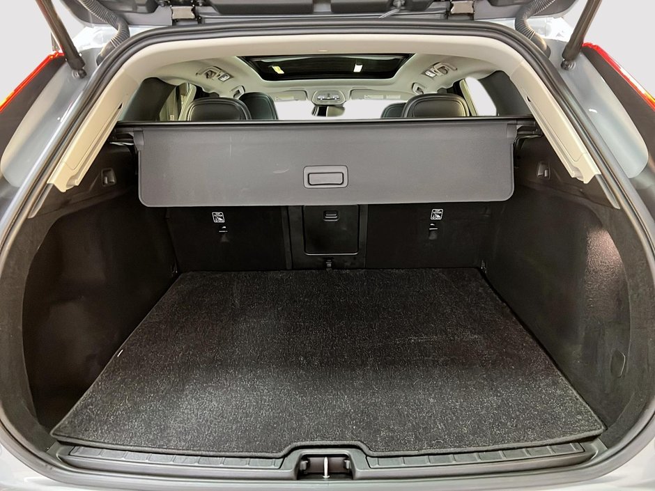 Volvo XC60 B5 CORE CUIR TOIT PANO NAV 4RM 2024-13