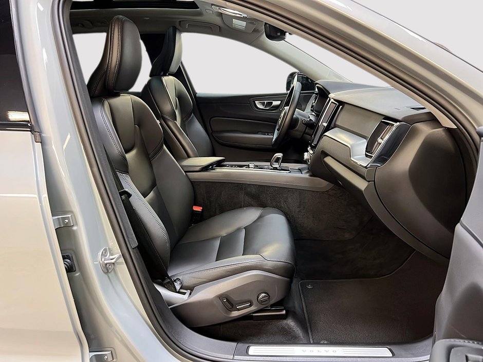 Volvo XC60 B5 CORE CUIR TOIT PANO NAV 4RM 2024-7