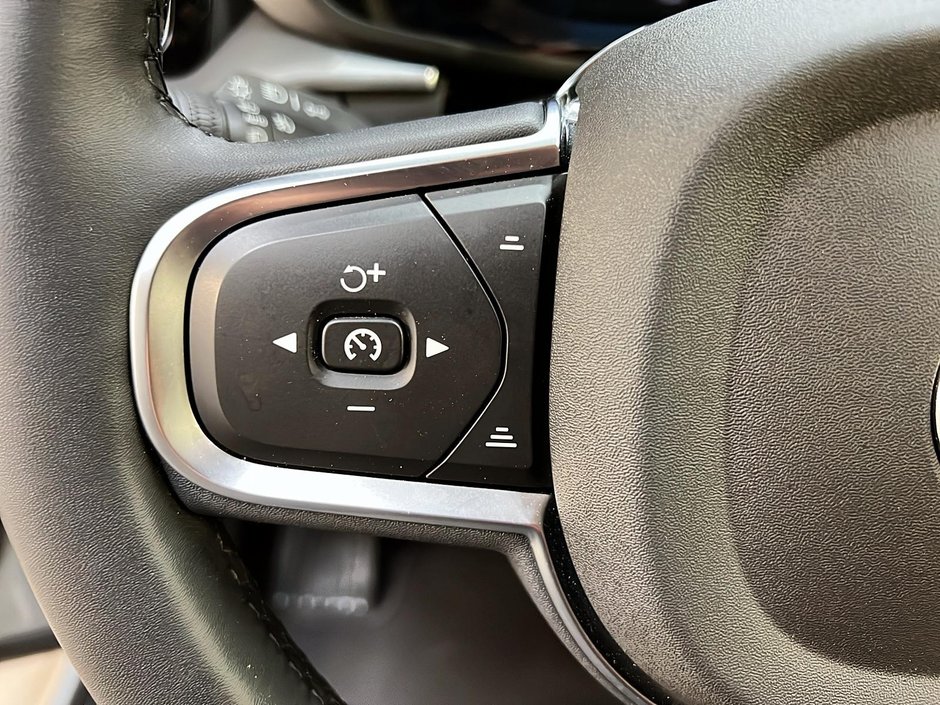 Volvo XC60 B5 CORE CUIR TOIT PANO NAV 4RM 2024-22