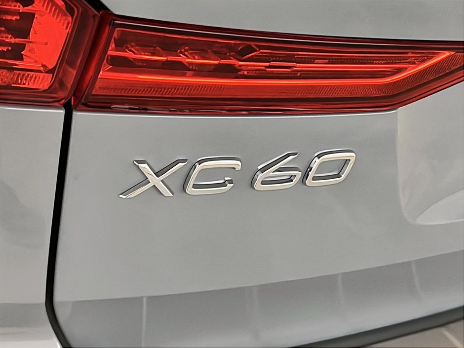 Volvo XC60 B5 CORE CUIR TOIT PANO NAV 4RM 2024-28