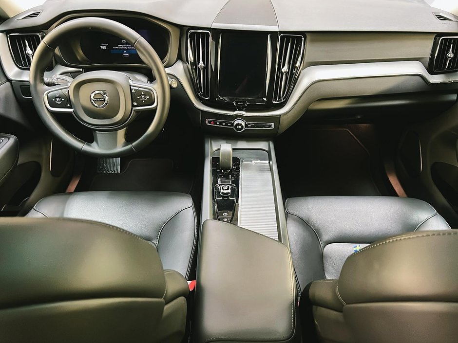 Volvo XC60 B5 CORE CUIR TOIT PANO NAV 4RM 2024-11