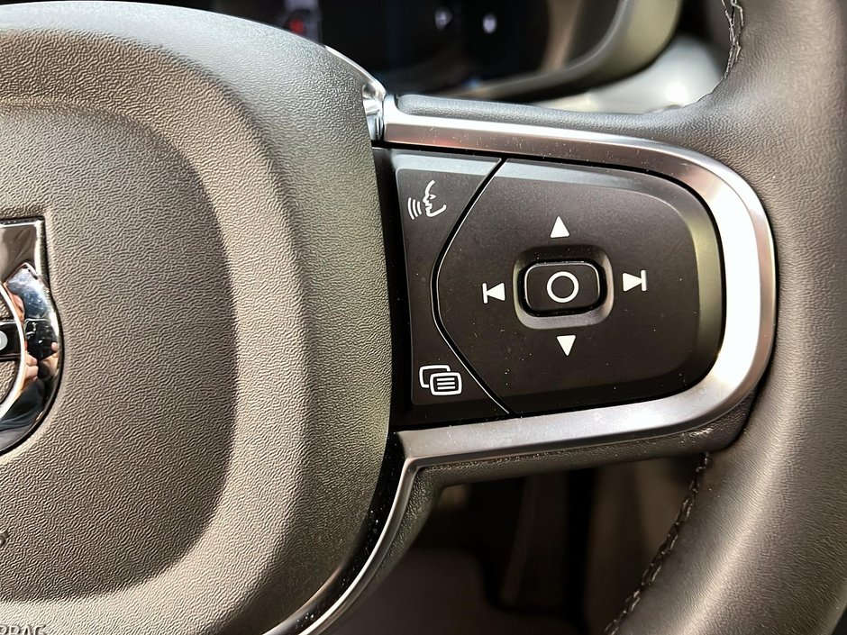 Volvo XC60 B5 CORE CUIR TOIT PANO NAV 4RM 2024-21