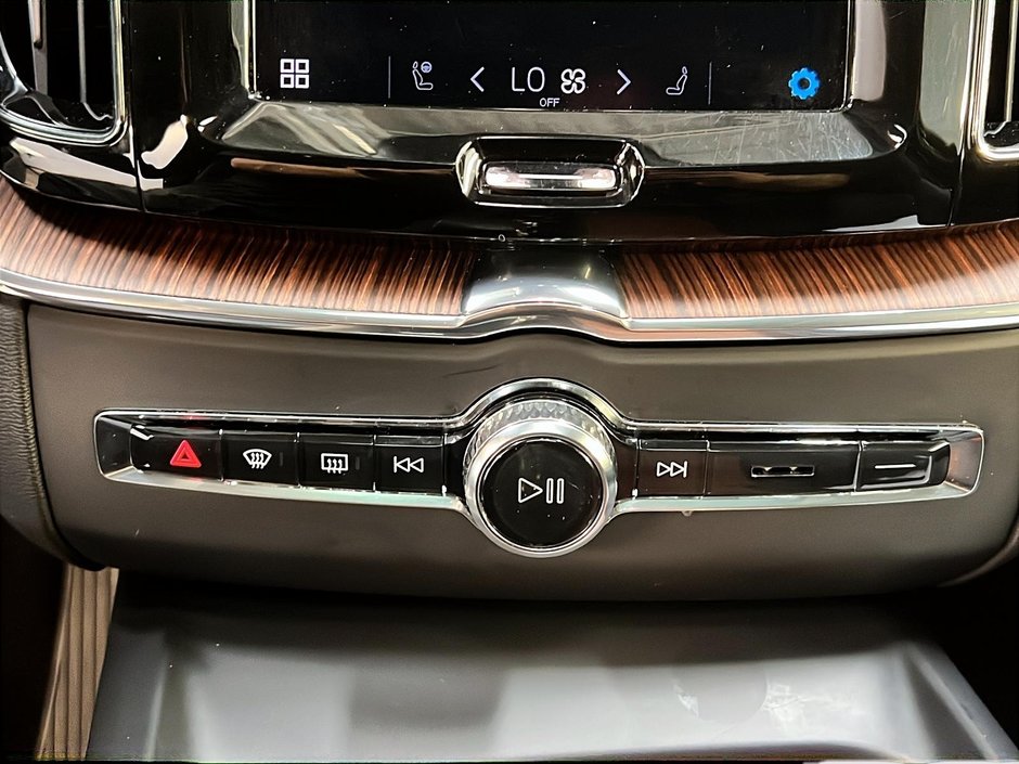 Volvo XC60 T8 RECHARGE PLUS CUIR TOIT PANO NAV 4RM 2024-17