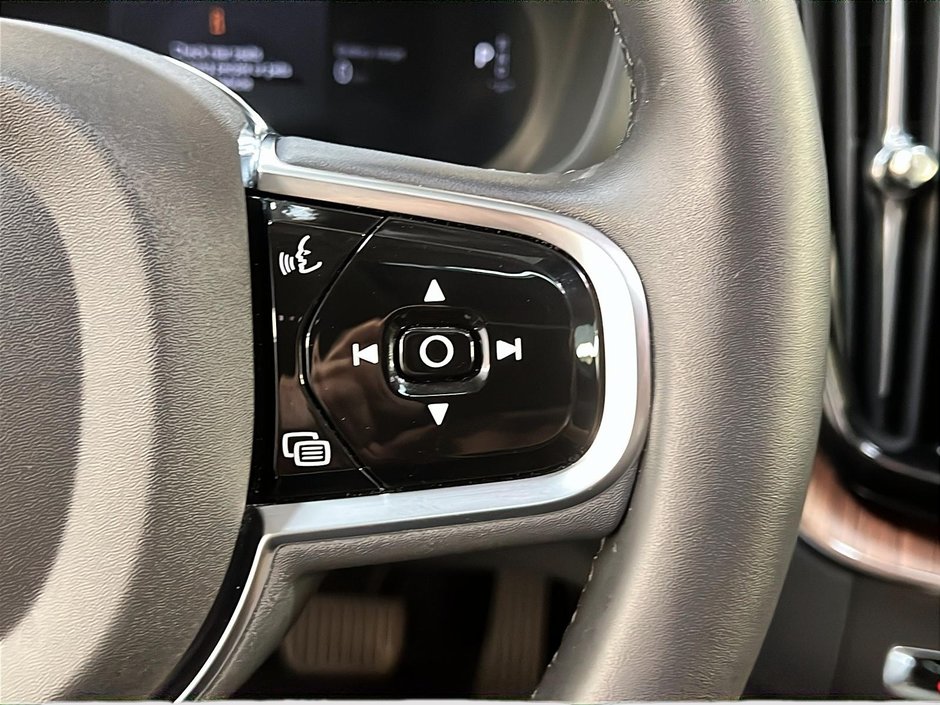 Volvo XC60 T8 RECHARGE PLUS CUIR TOIT PANO NAV 4RM 2024-21