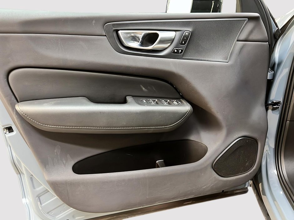 Volvo XC60 T8 RECHARGE PLUS CUIR TOIT PANO NAV 4RM 2024-25