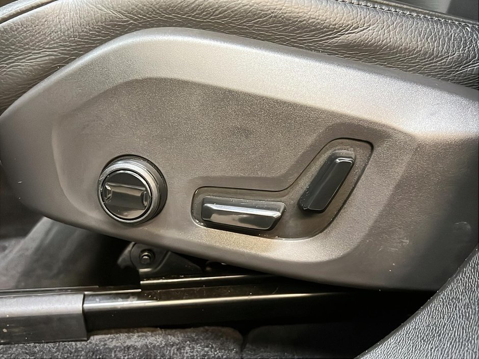 Volvo XC60 T8 RECHARGE PLUS CUIR TOIT PANO NAV 4RM 2024-26