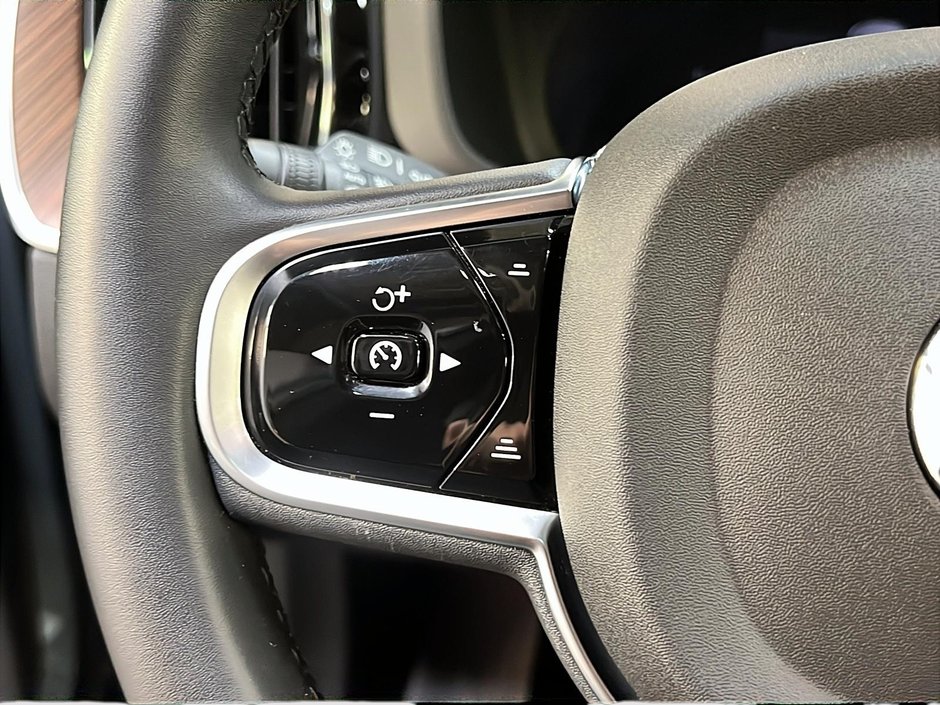 Volvo XC60 T8 RECHARGE PLUS CUIR TOIT PANO NAV 4RM 2024-22