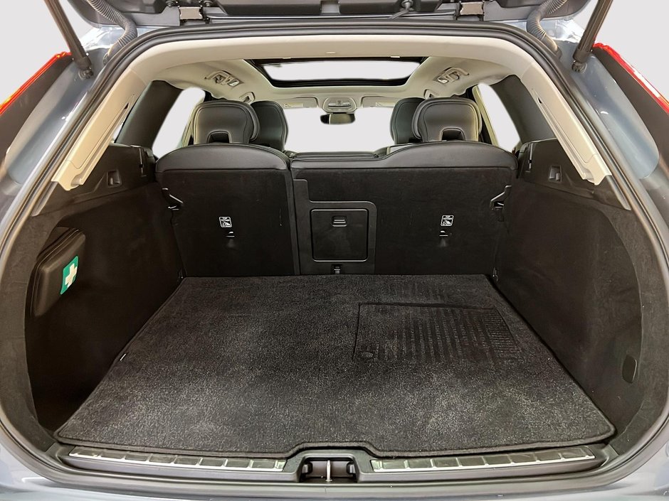 Volvo XC60 B5 PLUS DARK CUIR TOIT PANO NAV 4RM 2024-13