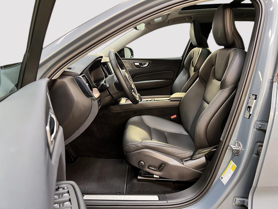 Volvo XC60 B5 PLUS DARK CUIR TOIT PANO NAV 4RM 2024-6
