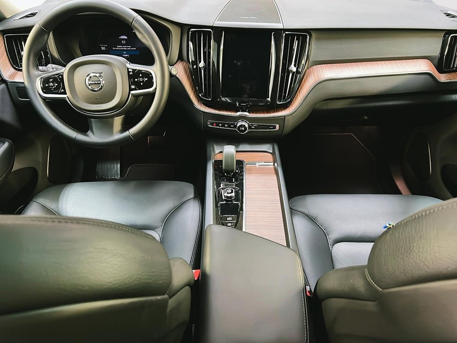 Volvo XC60 B5 PLUS DARK CUIR TOIT PANO NAV 4RM 2024-11
