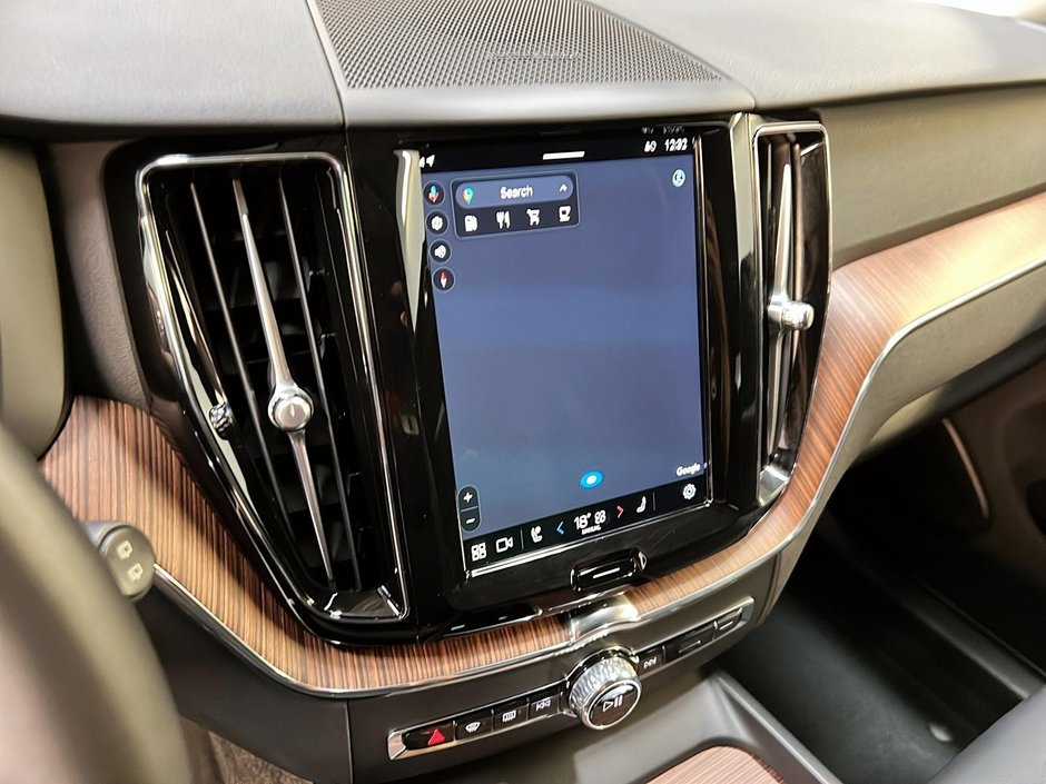 Volvo XC60 B5 PLUS DARK CUIR TOIT PANO NAV 4RM 2024-19